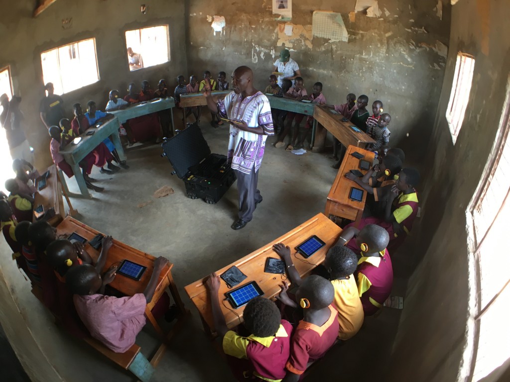 Using the Kio Kit in a Samburu classroom 